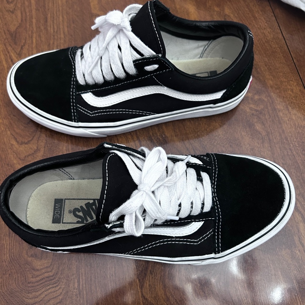 Vans Black and White Sneakers Classic Skate Style
